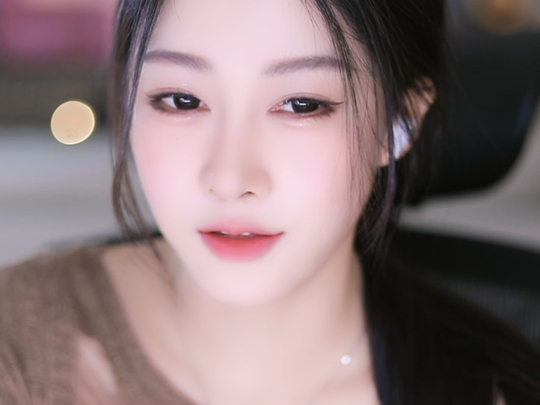 巜商务旅行戴绿色帽235版本特色